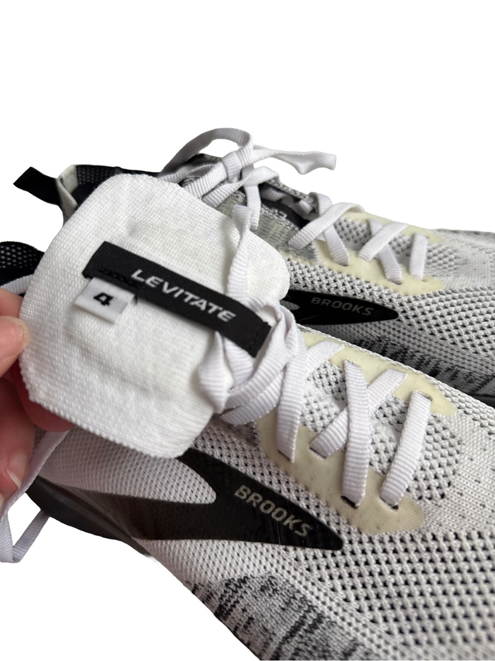 BROOKS Levitate 4.0 Men's White, Black, Gray Running Active Sneakers Shoes Sz 11 - Picture 4 of 11